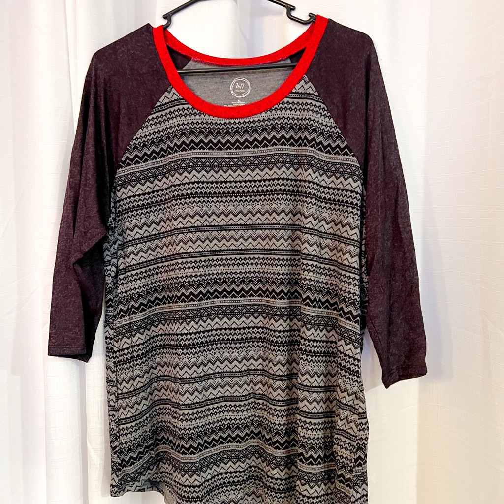 Maurices Black, Gray And Red Patterned 3/4 Sleeve Top